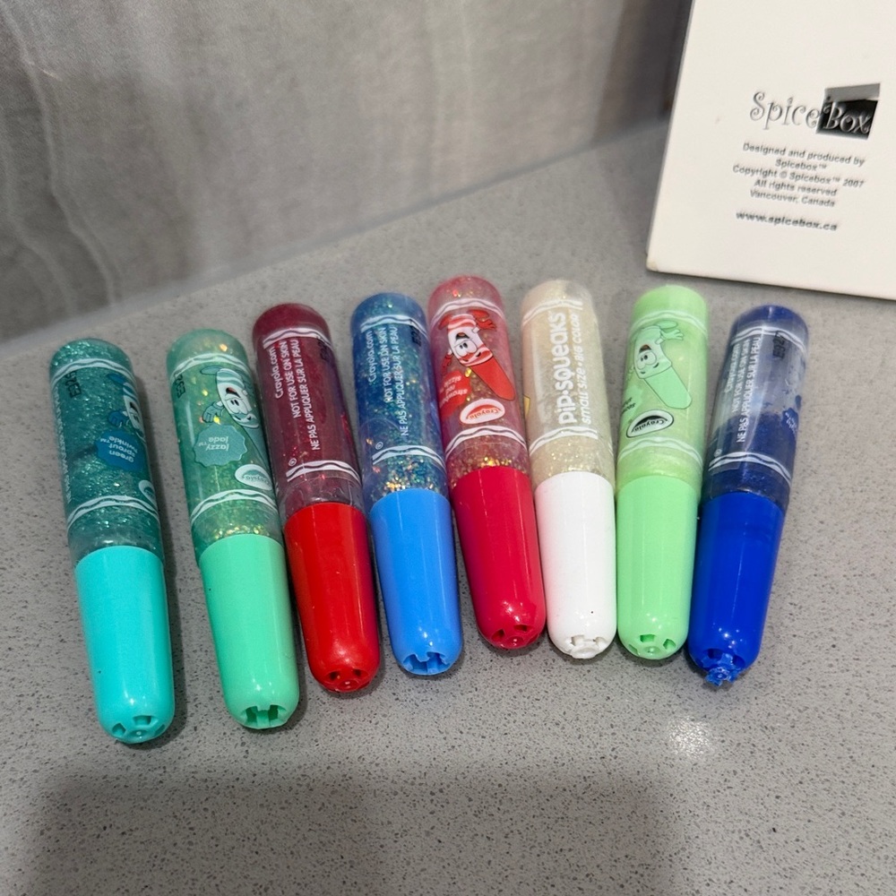 Glitter It Up! Craft Book with Glitter Pens and Tubes - Picture 3 of 4